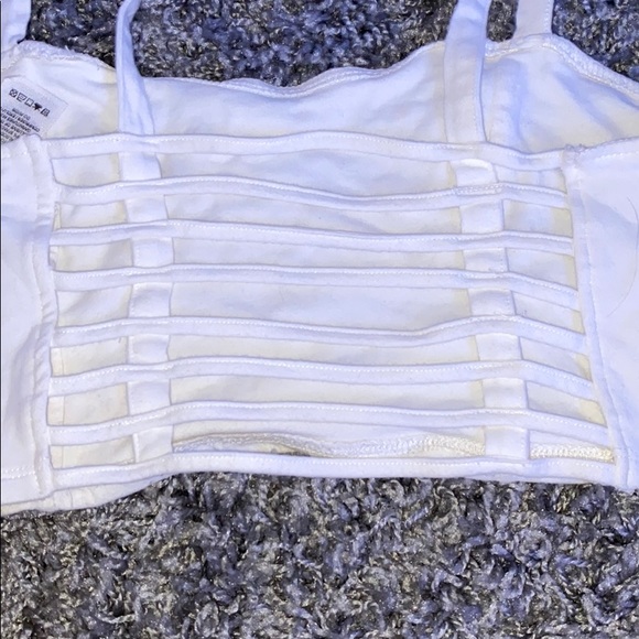 White crop top - Picture 2 of 2